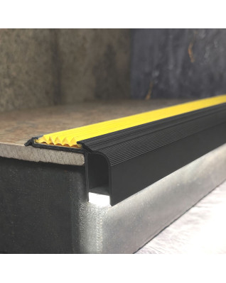 Алюминиевый антискользящий порог для ступенек с подсветкой Step LED and Safety SLS 56*30 LED черный с желтой вставкой 1,0 м фото